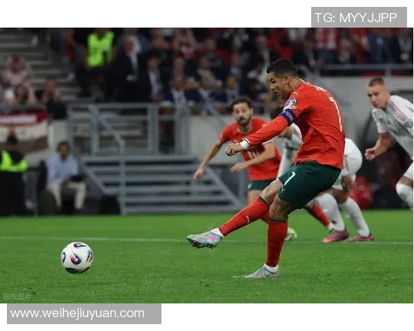 足球巨星C罗享受美食时刻的精彩瞬间分享